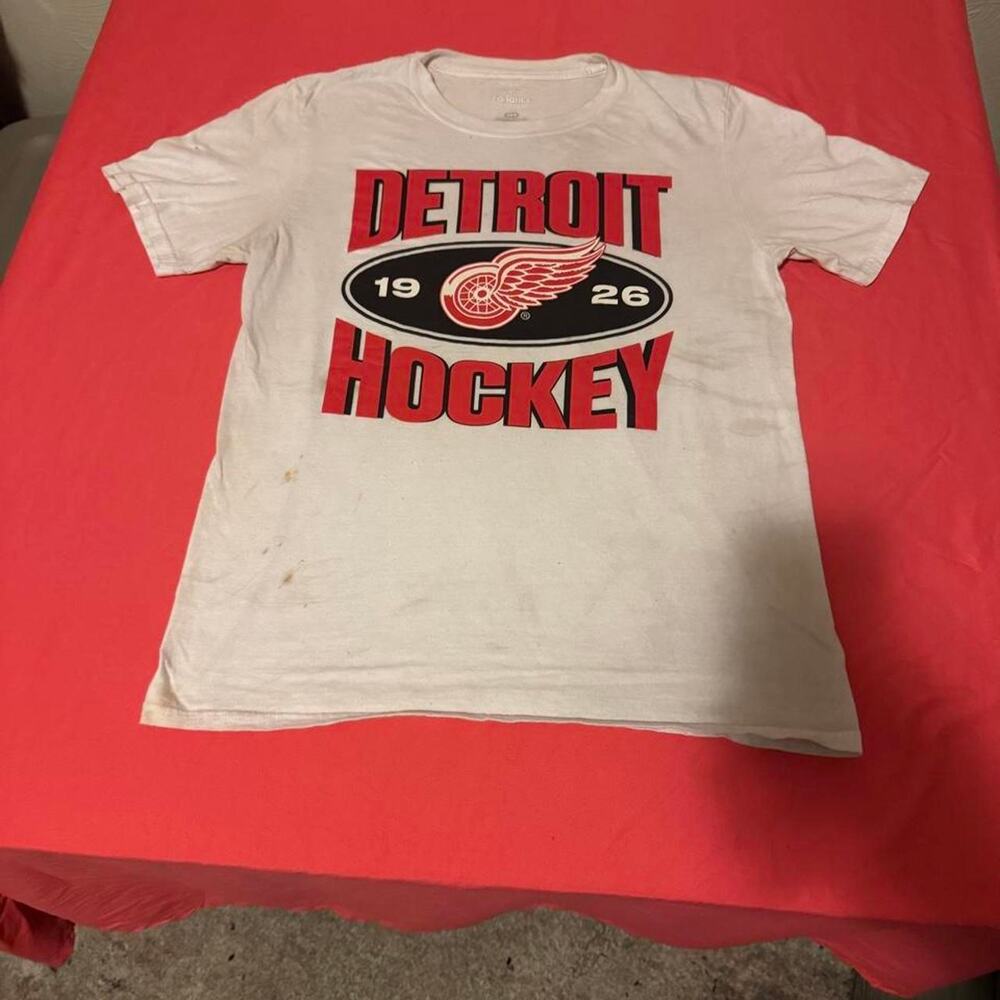 Detroit Red Wings Fanatics white t-shirt with red text & logo *Read Description*